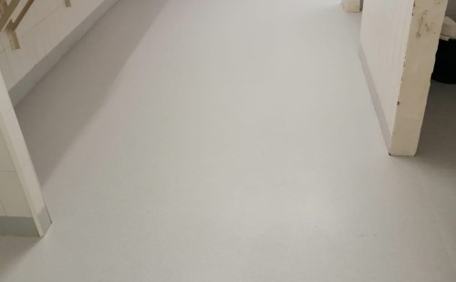 VESTUARIOS EN CENTRO DE SALUD